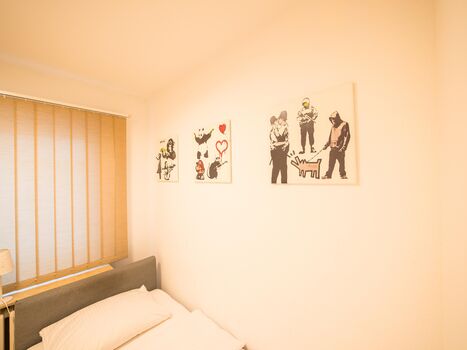Schlafzimmer 1