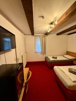 Pension Üfinger Hof – direkt am Industriegebiet Bild 2