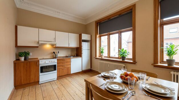 FL3 / TOMASZ-LIVING in FLENSBURG - Küche + TV