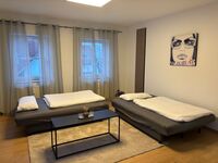 Stilvolle Fewo mit großem, modernem Wohn-Esszimmer und offen Bild 2