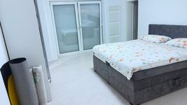 Große Wohnung mit Garten Bild 1