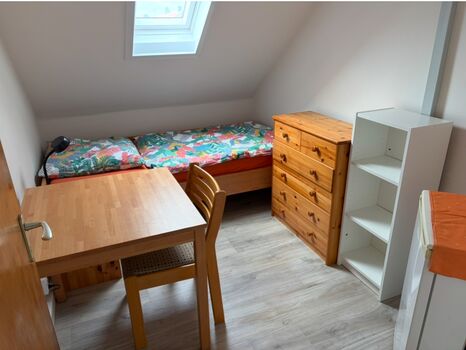 Komplett möblierte Einzel- und Doppelzimmer in Laichingen Zdjęcie 5