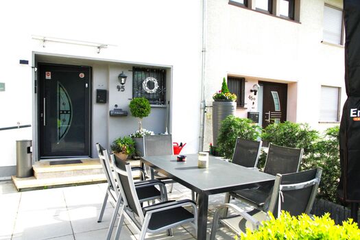 Ferienwohnungskomplex „Monteurglück" nahe Bonn
