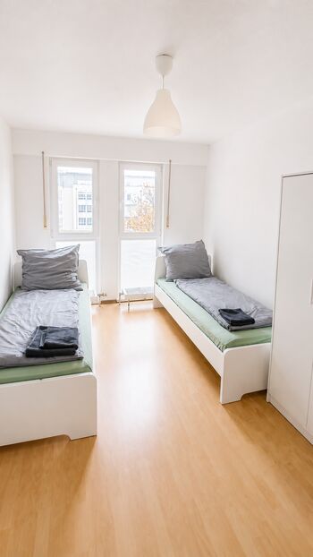 Lumini Apartments | Kabelsketal Flughafen BMW Porsche Halle Bild 3