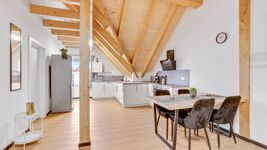 Küche und Essbereich