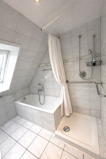 Schlösschen am Rhinufer Bild 4