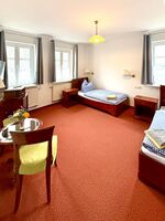 Schlösschen am Rhinufer Bild 3