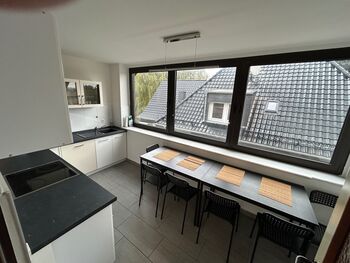 Große 4 Zimmer Wohnung mit Balkon und Parkplatz in Welver Bild 2