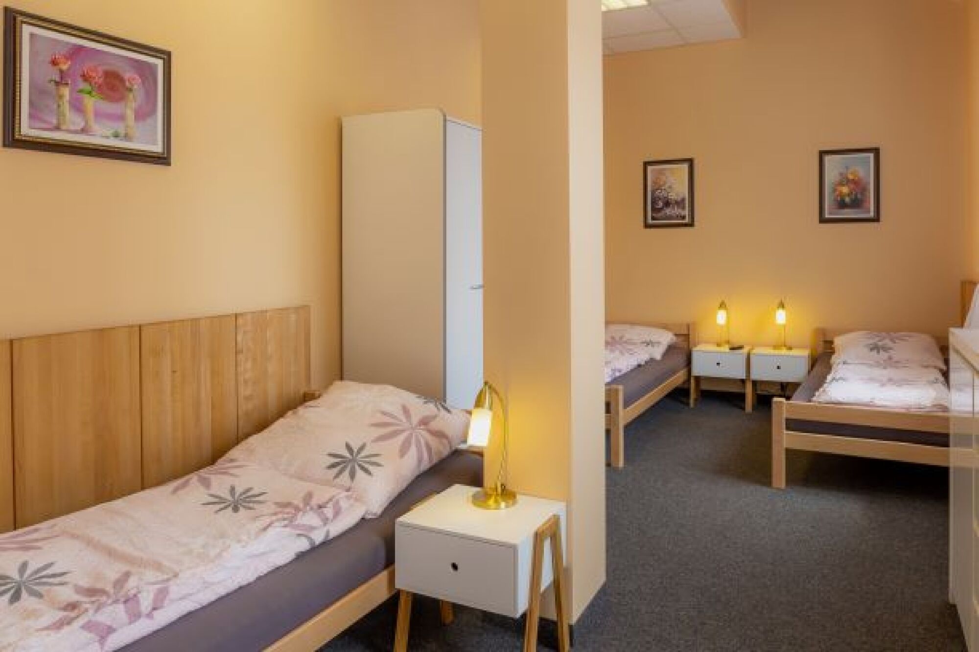 Schlafzimmer in einer der wohnungen