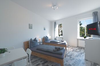Apartment 9 Personen mit Küche und Balkon - MontiR