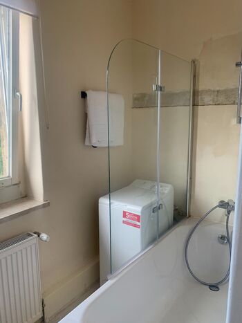 Wohnung neben Bahnhof Haltestelle mit Parkplatz Picture 2