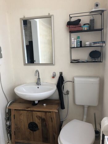 Wohnung neben Bahnhof Haltestelle mit Parkplatz Picture 3