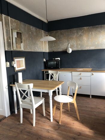 Wohnung neben Bahnhof Haltestelle mit Parkplatz