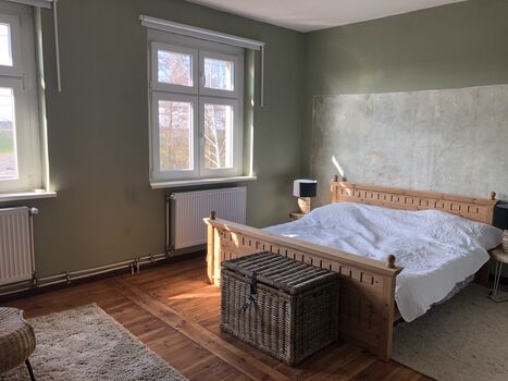 Wohnung neben Bahnhof Haltestelle mit Parkplatz Picture 4