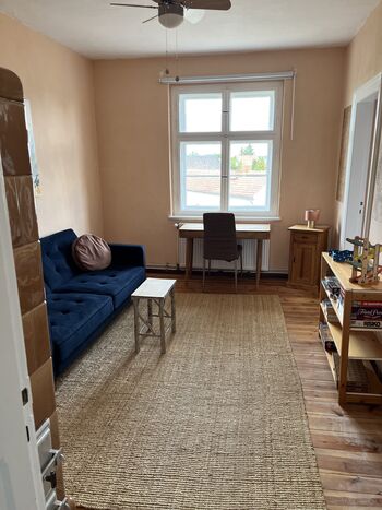 Wohnung neben Bahnhof Haltestelle mit Parkplatz Picture 5