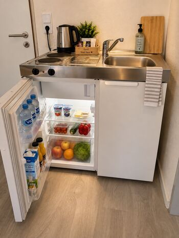 Küche Küche mit warmwasser | Kochfeld | Kühlschrank