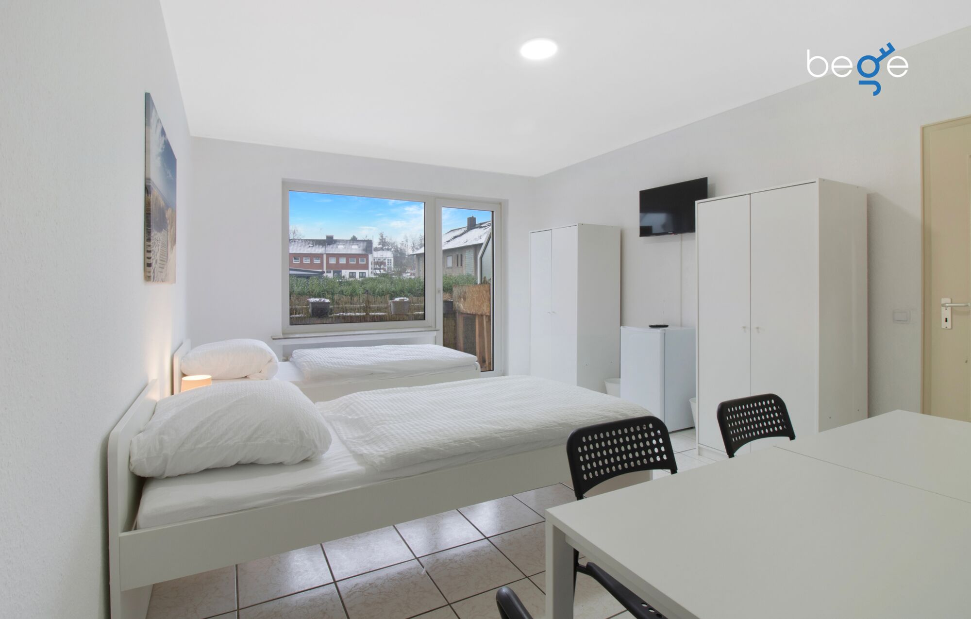 Schlafzimmer 1 mit zwei Einzelbetten, Sitzecke und Smart TV