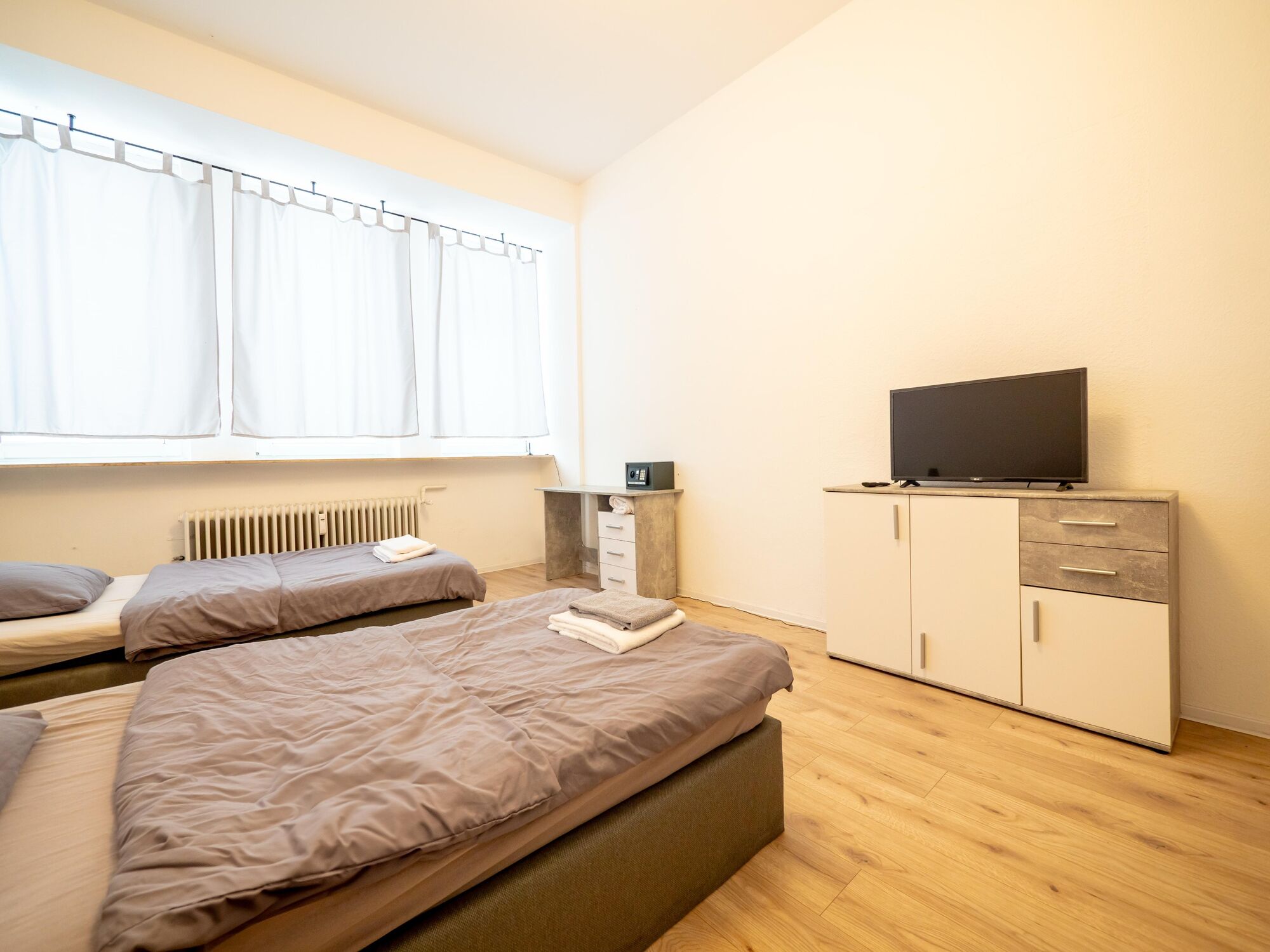 Schlafzimmer 1