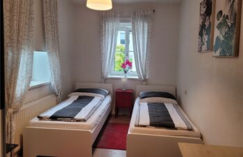 Fremdenzimmer in einem gemütlichen Haus mit Garten