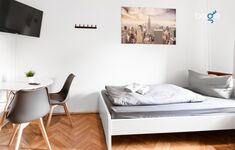 Schlafzimmer 2 mit zwei Einzelbetten, Sitzecke und Smart TV