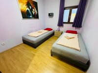 Dein Apartment auf Zeit # Parking/Highway/Subway Picture 2