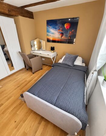EG — Schlafplatz mit Schreibtisch / Bed with desk