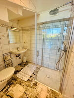 Neues Badezimmer mit Dusche