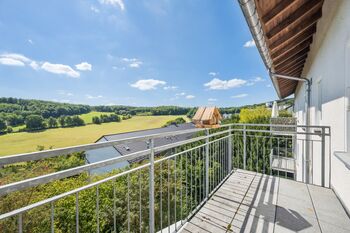 Balkon und Parkplatz | Komfortable Unterkünfte in Lüdenscheid Bild 3