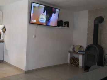 Großer TV und Stereo-Anlage