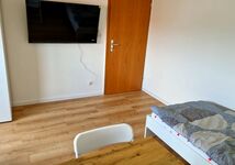 Schlafzimmer mit Fernseher