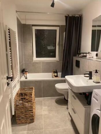 Moderne und hochwertig möblierte Wohnung mit Balkon Bild 4