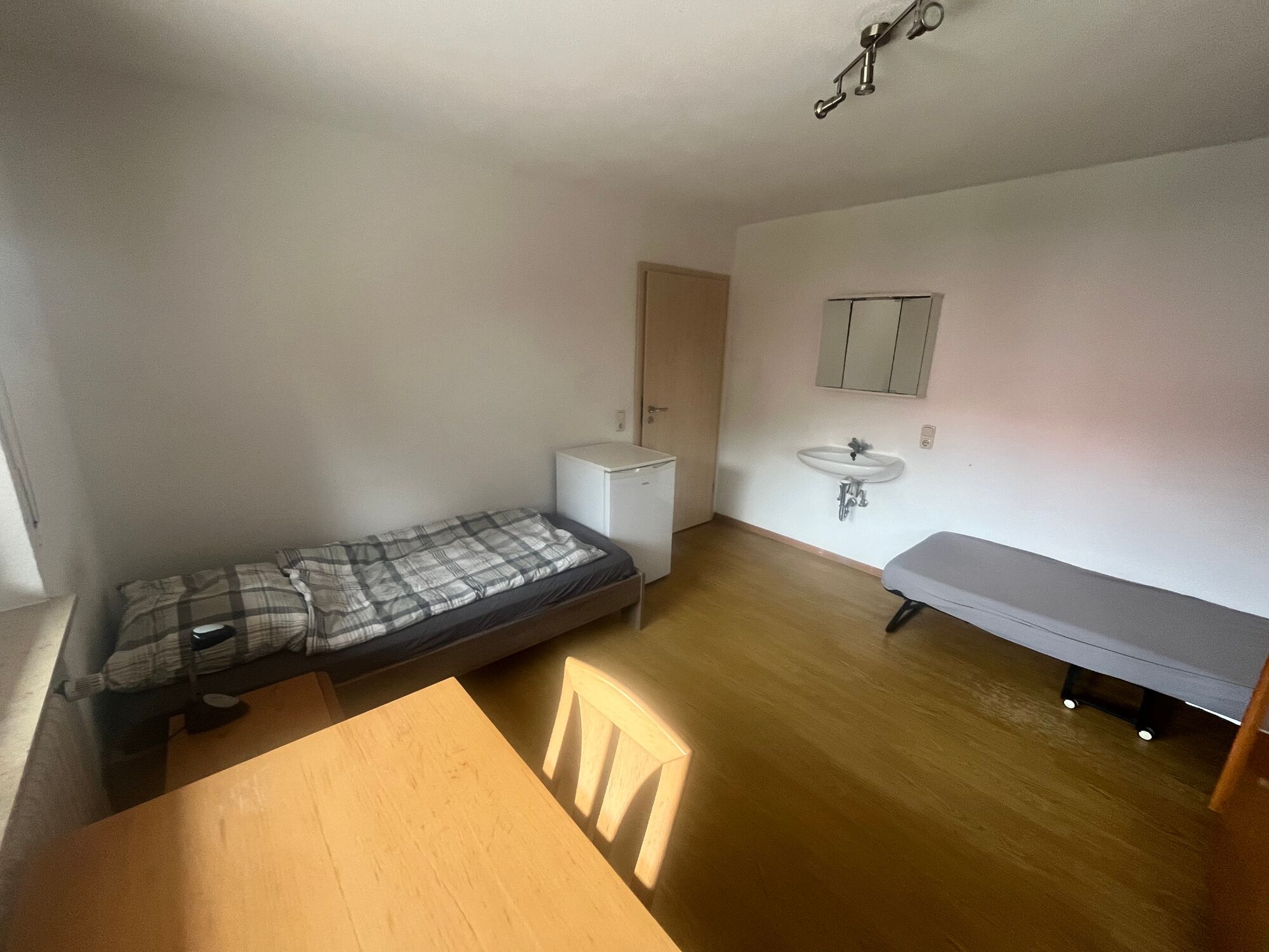 Zimmer 1 Große Wohnung