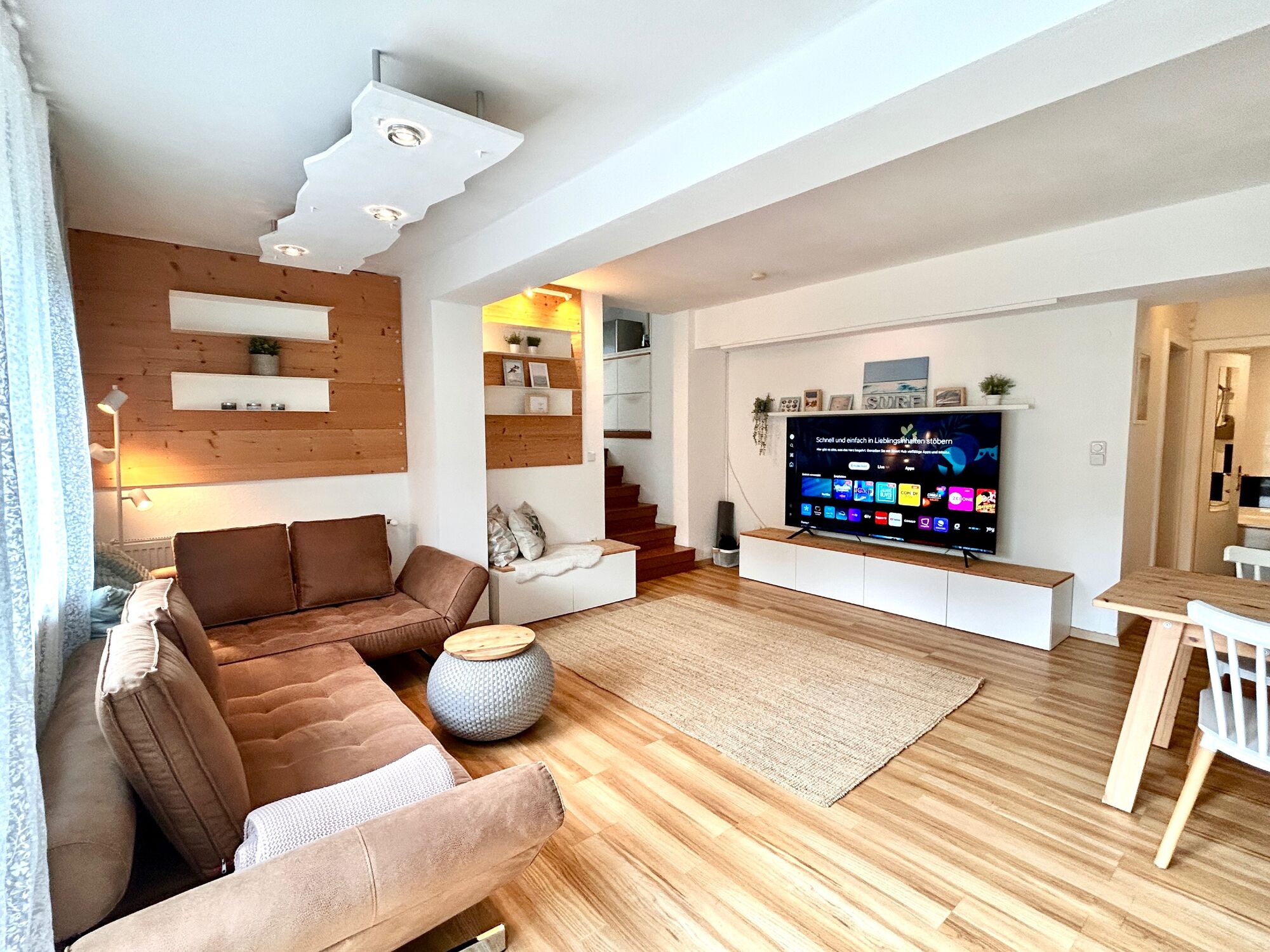 Wohnzimmer GARTEN mit 75'' Samsung Smart TV