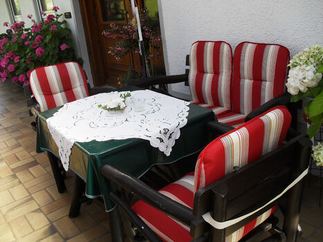 Freisitz hinter dem Haus