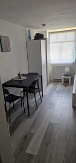 Zentral gelegen, gut ausgestattete Mitarbeiterunterkünfte Bild 1
