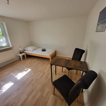 Monteurhaus Nähe Halle – 10 Personen – Parkplatz – 5 min zur A14 Bild 5