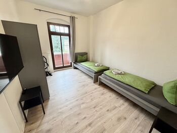 Schlafzimmer 1