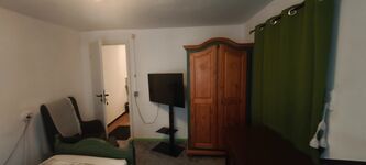 8 Betten, 6 Zimmer mit Schreibtisch, 4 Badezimmer, 2 Küchen Bild 30