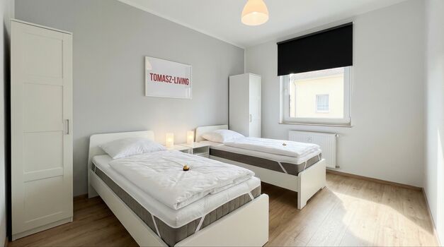 GK36 / TOMASZ-LIVING in ALDENHOVEN - Parken direkt vor der T Bild 2