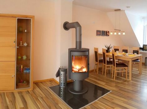 Essplatz für 6 Personen, Kamin