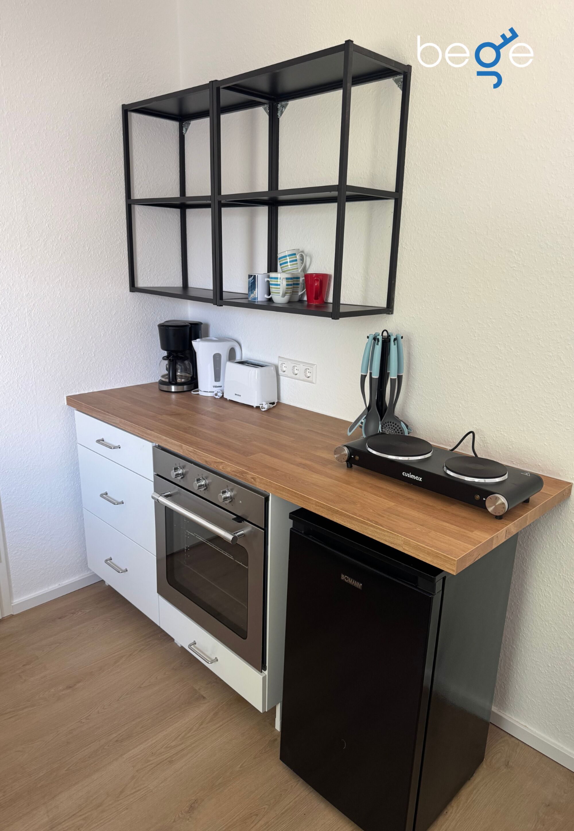 Voll ausgestattete Küche