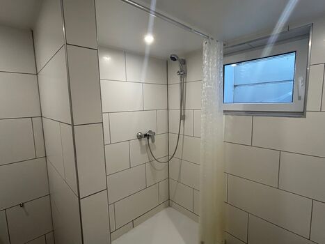 Badezimmer, Dusche Toilette Spülbecken 