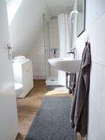 Whg. OG | Bad 1 mit Dusche und WC
