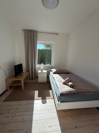 Schlafzimmer 1 (EG)
