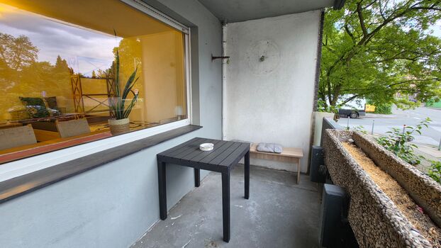 Große Wohnung für 3-7 Leute mit Balkon und extra WC + eigener Parkplatz Bild 5