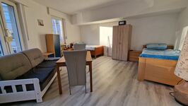 Große Wohnung für 3-7 Leute mit Balkon und extra WC Bild 2