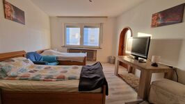 Große Wohnung für 3-7 Leute mit Balkon und extra WC Bild 1