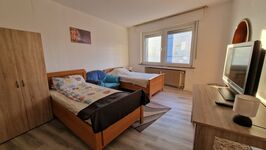 Große Wohnung für 3-7 Leute mit Balkon und extra WC Bild 3