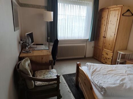 Zimmer mit Arbeitsplatz
