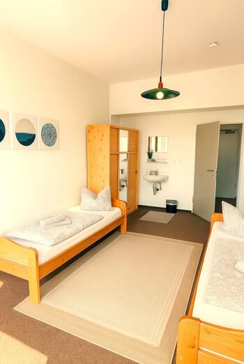 40 Einzel + Doppelzimmer | Raucher/Nichtraucher Zimmer | Parkplatz Bild 2